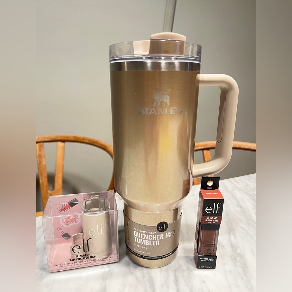 Brand New Stanley & e.l.f. Collab 40oz Quencher Tumbler Gold with oil & holder